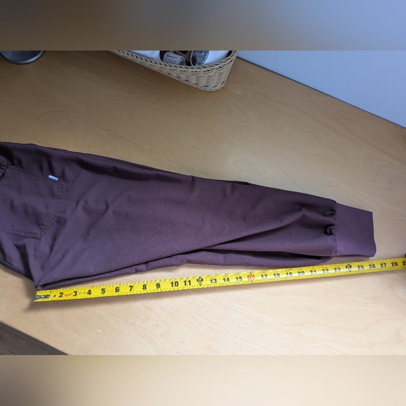 VUORI Women Sweatpants Size XS Color Burgundy/Brown - Picture 13 of 13